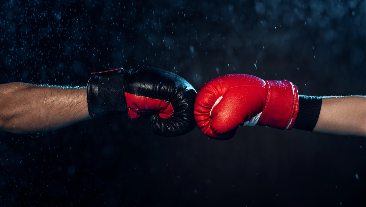 Российского боксера избили и отправили в нокаут в титульном поединке