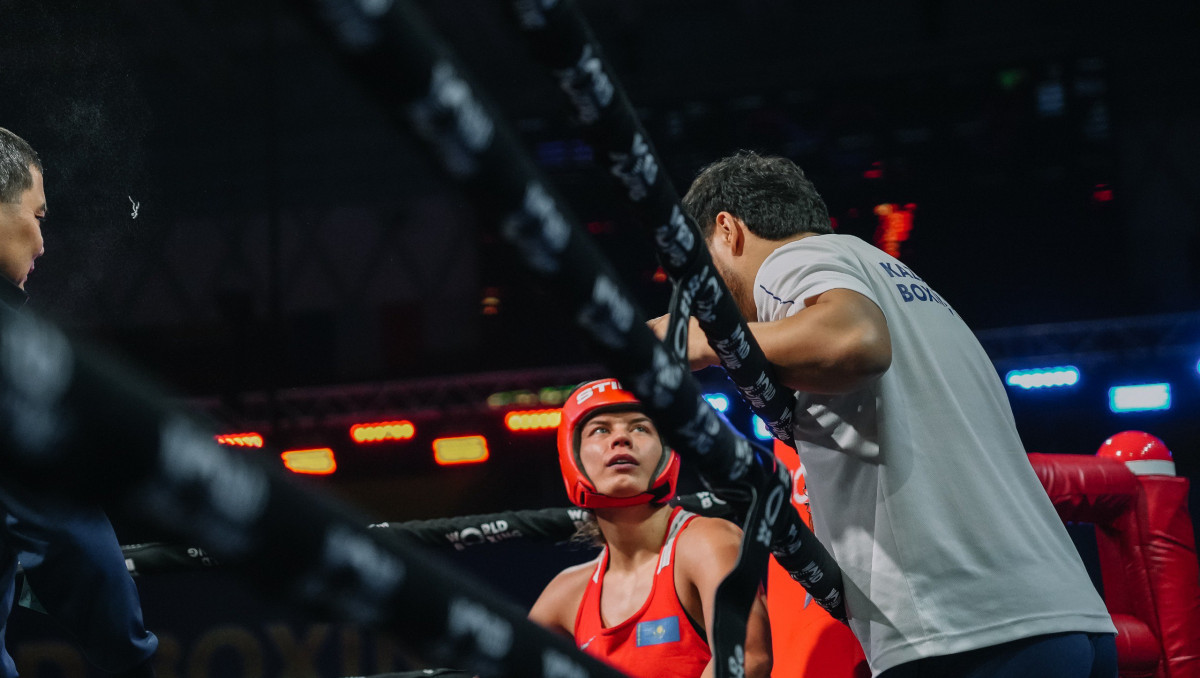 Нокдауном в первом раунде обернулся бой Казахстана на ЧМ-2025 по боксу