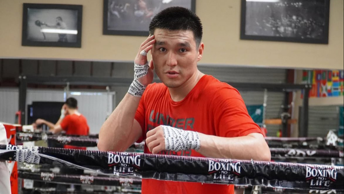 Казах из зала Канело сделал заявление перед боем с чемпионом WBC