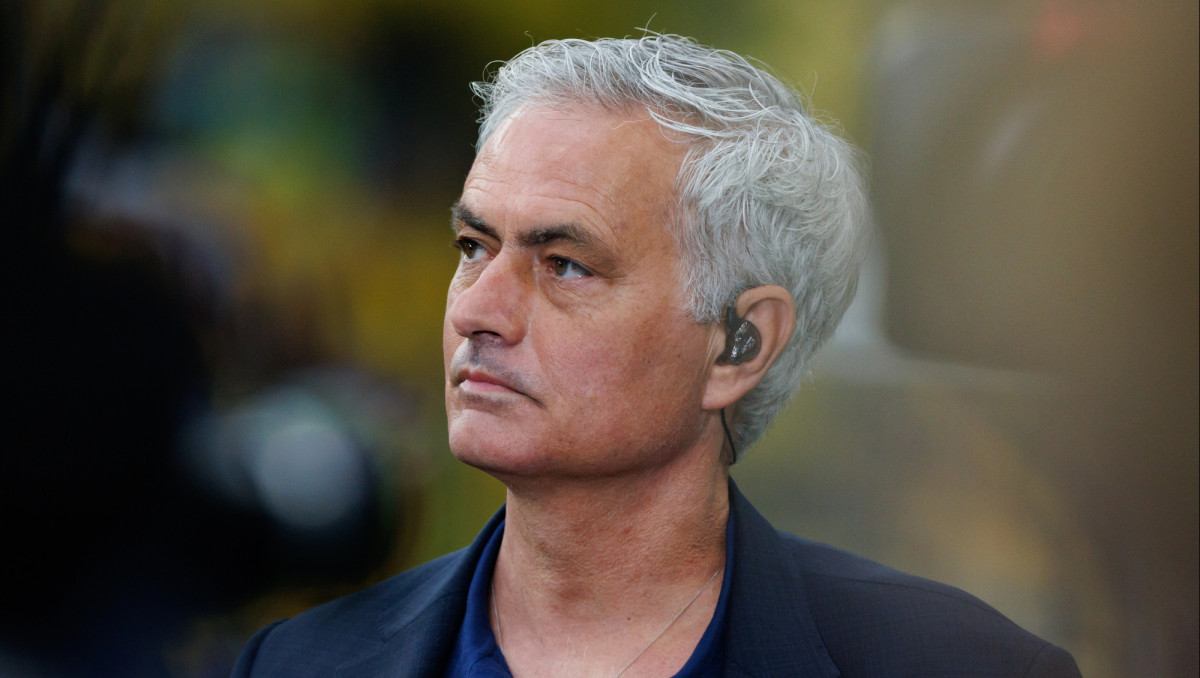 Турецкий гранд официально назначил нового тренера после увольнения Моуринью