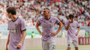 Артём Дзюба в матче "Акрона" со "Спартаком". Фото: ФК "Акрон"©