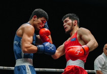 Нурбек Оралбай (справа) и Жавохир Умматалиев. Фото: КФБ©