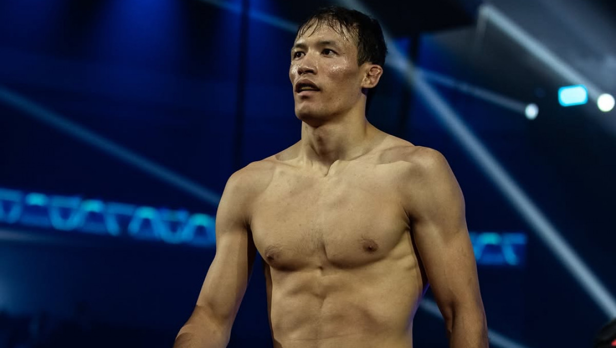 Кто возьмёт пояс чемпиона? Непобеждённый казах подерётся с узбекским финишёром в ММА