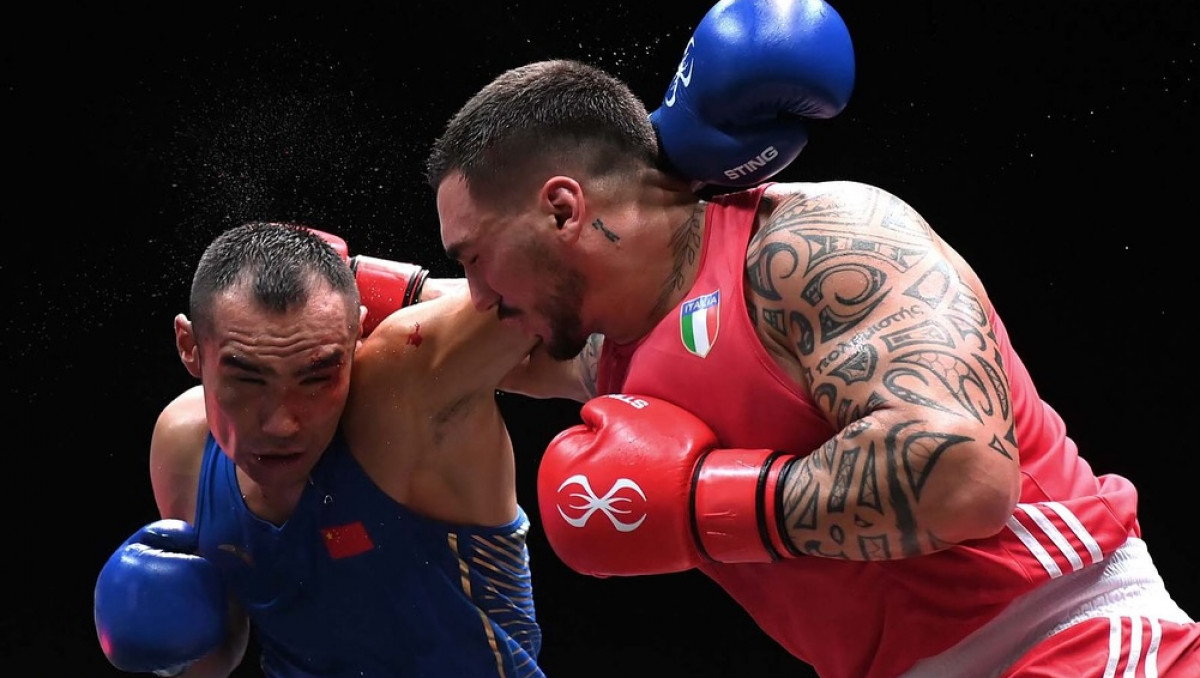 Казах выбил фаворита и стал сенсацией ЧМ-2025 по боксу