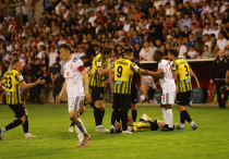 Стычка футболистов в матче "Актобе" - "Кайрат". Фото: ФК "Кайрат", Арман Джаксыгулов©