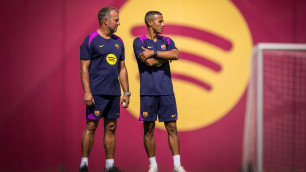 Ханси Флик и Тьяго Алькантара. ©ФК "Барселона"