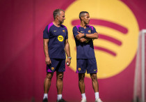 Ханси Флик и Тьяго Алькантара. ©ФК "Барселона"