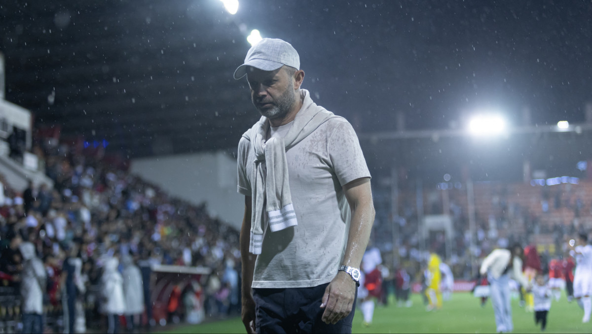 Экс-тренер "Актобе" получил работу с зарплатой 77 миллионов