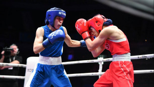 Феруза Казакова (Узбекистан) - в синем и Бусеназ Чакирогрлу (Турция) - в красном ©Boxing Uzbekistan