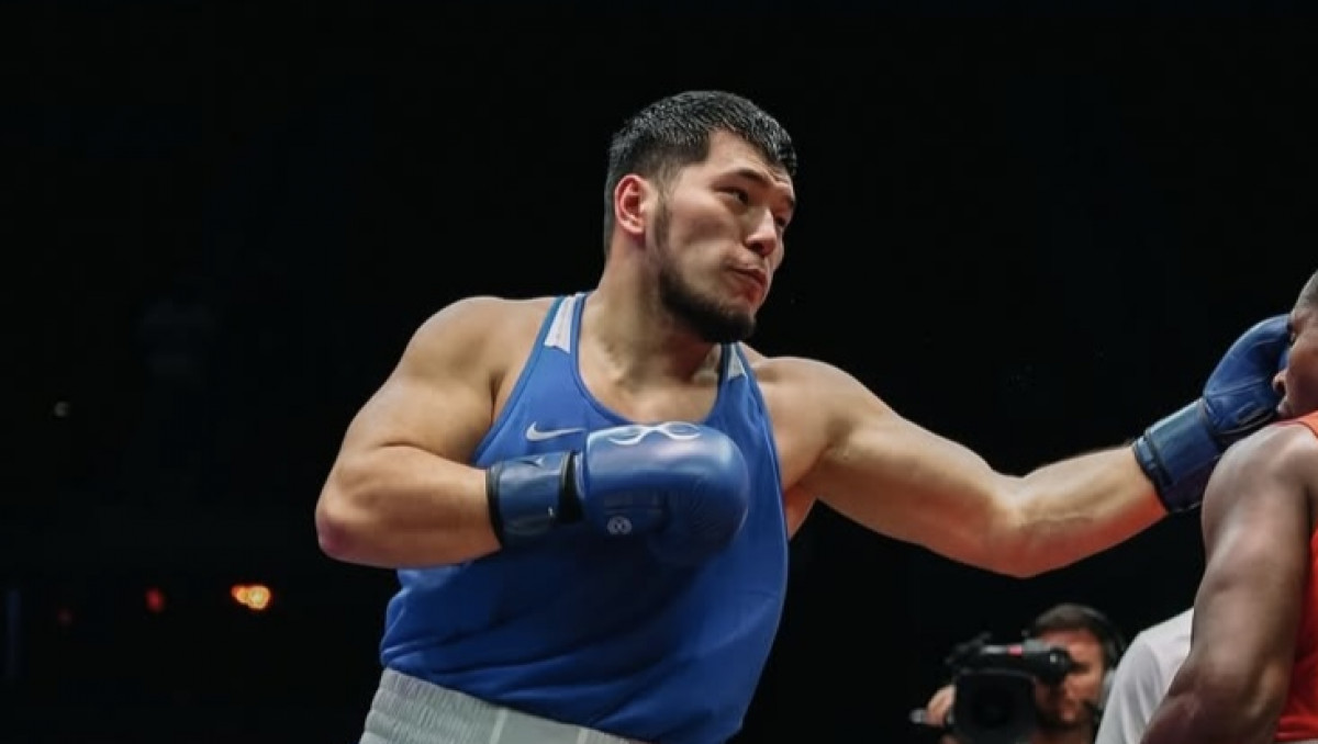 Капитан сборной Казахстана победил наследника Джалолова и стал чемпионом мира