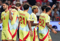 Ламин Ямаль (в центре) ©x.com/SEFutbol