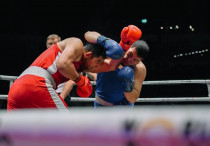 Жахонгир Зокиров (слева) и Айбек Оралбай. Фото: ©КФБ