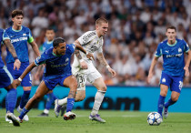 Франко Мастантуоно в окружении соперников. ©ФК "Реал"