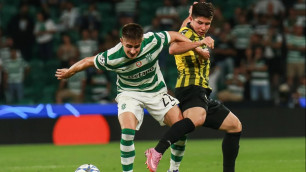 Дастан Сатпаев против "Спортинга". Фото: ФК "Кайрат"©