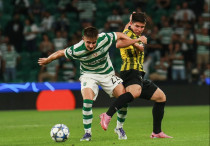 Дастан Сатпаев против "Спортинга". Фото: ФК "Кайрат"©