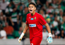 Шерхан Калмурза в матче со "Спортингом". Фото: ФК "Кайрат"©