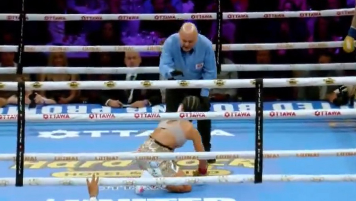 Бой за три пояса закончился нокаутом в первом раунде