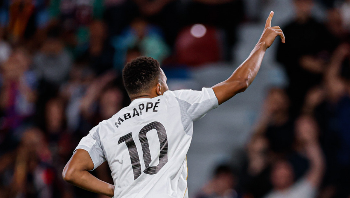 Мбаппе сделал дубль за 2 минуты и уделал легенду "Реала"
