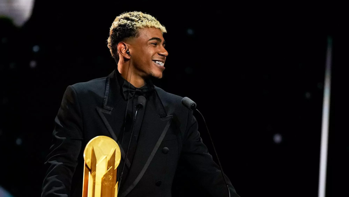 Ямалю "отдали" "Золотой мяч" после победы Дембеле