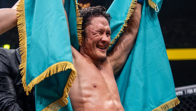 Жалгас Жумагулов - чемпион OKTAGON. Фото: OKTAGON©