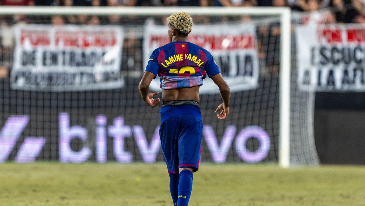 Тренер сборной Испании отреагировал на слова Флика о Ямале