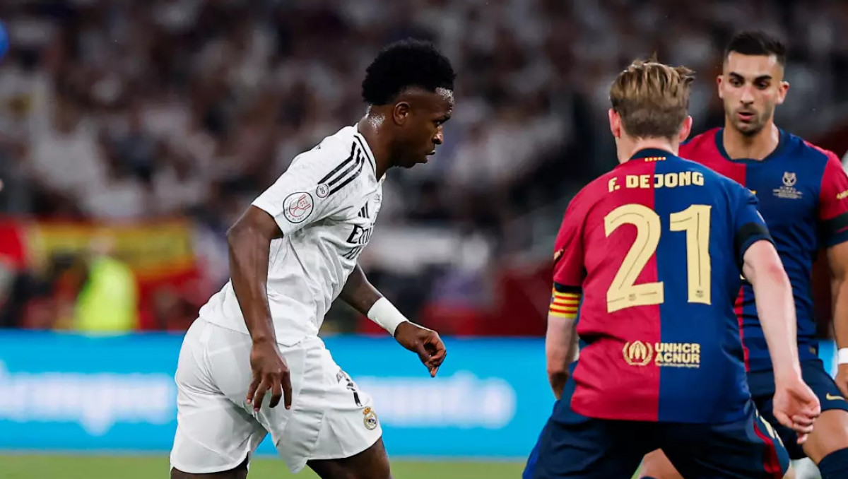 "Барселона" и "Реал" сыграют особым мячом в эль-классико