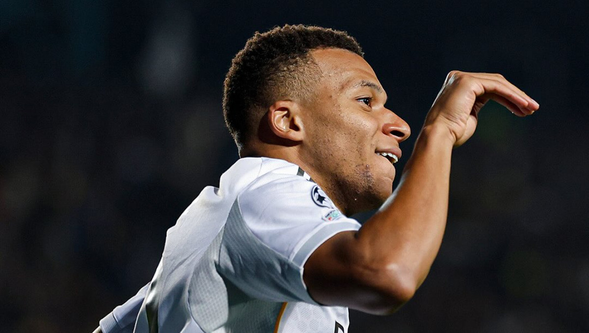 Мбаппе уделал Роналду за матч с "Кайратом" и вошел в историю