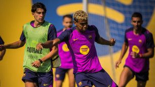 Ламин Ямаль (по центру). ©ФК "Барселона"