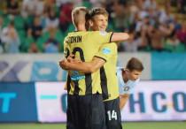 Егор Сорокин и Александр Мартынович. Фото: ФК "Кайрат"©