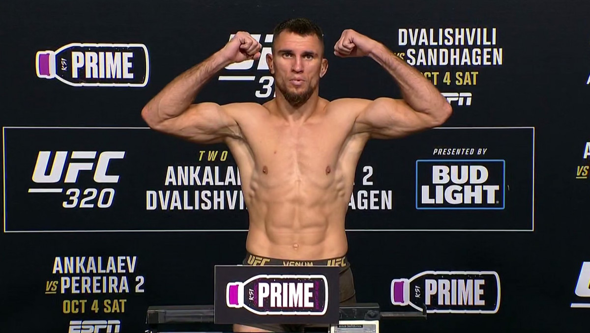 Боец из Казахстана сделал вес перед последним боем по контракту с UFC