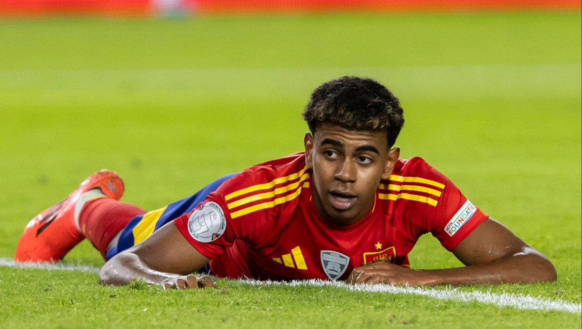 "Если можешь за клуб - играй и за сборную!" Конфликт де ла Фуэнте и "Барсы" из-за Ямаля