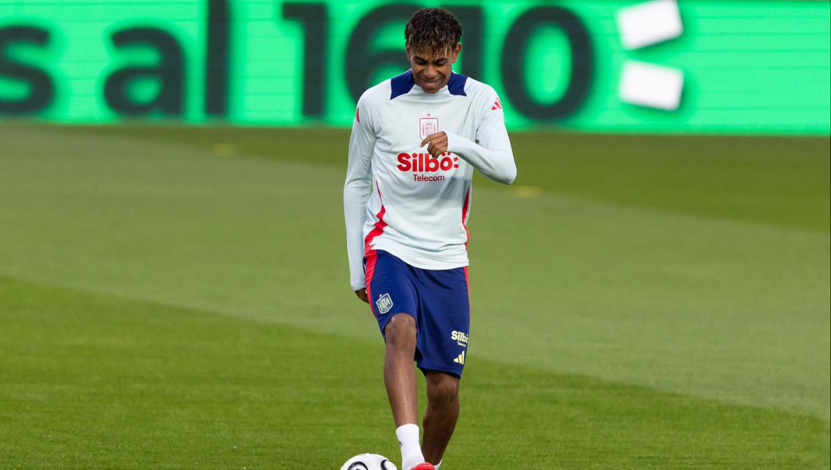 Федерация Испании прокомментировала конфликт "Барсы" и сборной из-за Ямаля