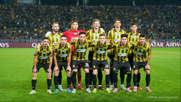 Игроки "Кайрата" перед матчем с "Реалом". ©Vesti.kz/Болат Айтмолда