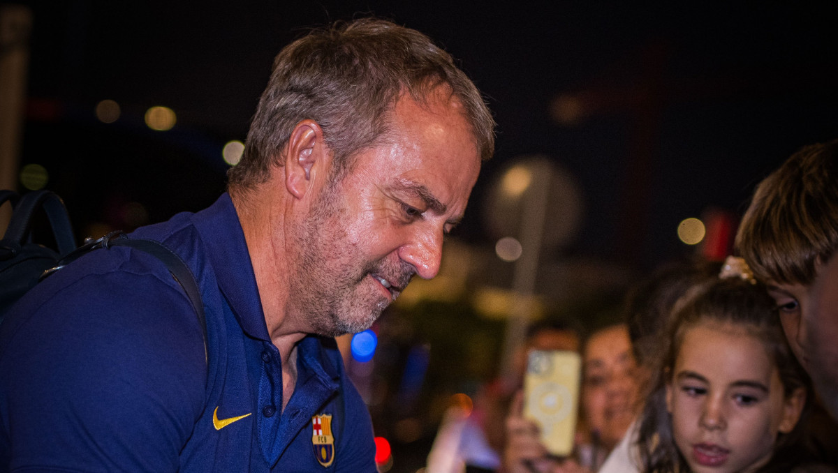 Игроки "Барселоны" выступили против Флика: Лапорта отреагировал