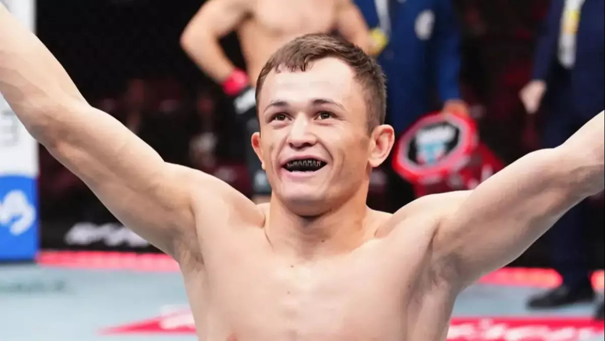 Казах, отправивший в нокдаун Нурмагомедова, сделал заявление о чемпионстве в UFC