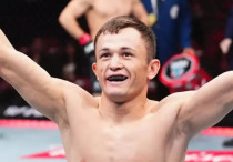 Бекзат Алмахан. ©UFC Tajikistan