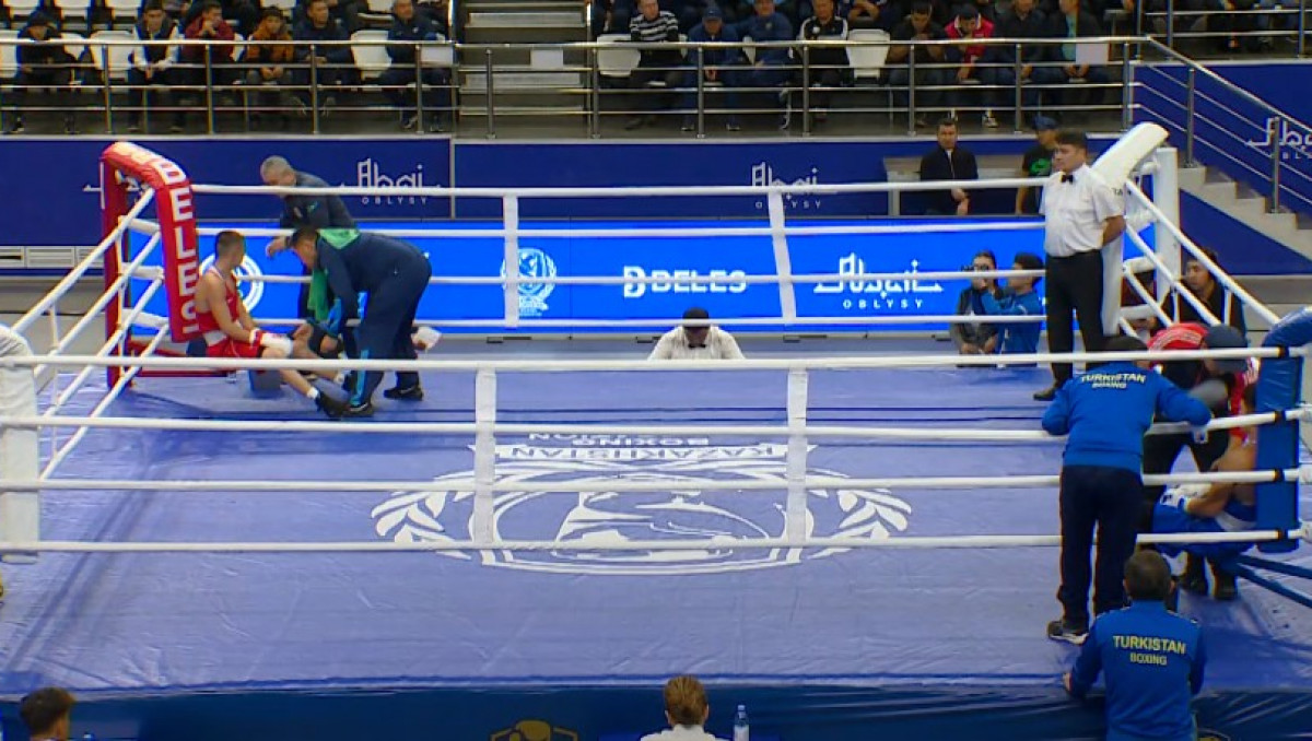 Боксёр из Казахстана выиграл медаль в бою с двукратным чемпионом Азии