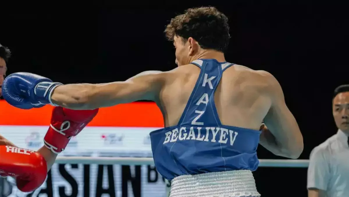 Нокаутом за минуту обернулся бой чемпиона мира из Казахстана