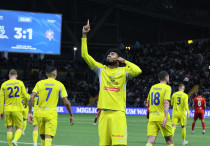 Джеффри Чинеду в матче "Астана" - "Актобе"©