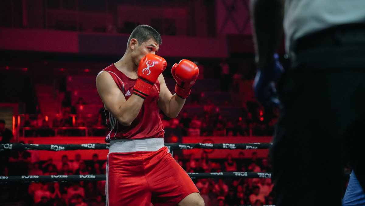 Судьи решили исход боя за золото чемпиона Азии по боксу из Казахстана