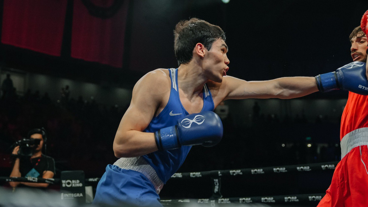 Казахстанец отправил в нокаут действующего чемпиона и завоевал золото