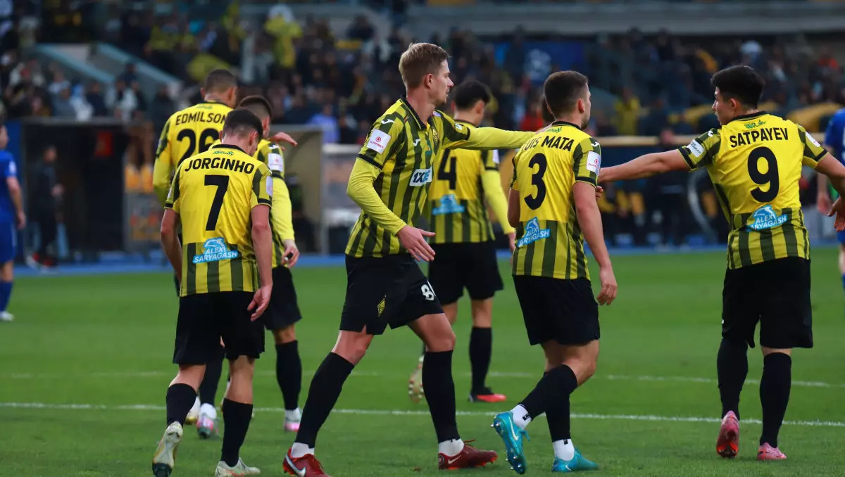 Удалением обернулся старт матча "Кайрата" в Лиге чемпионов