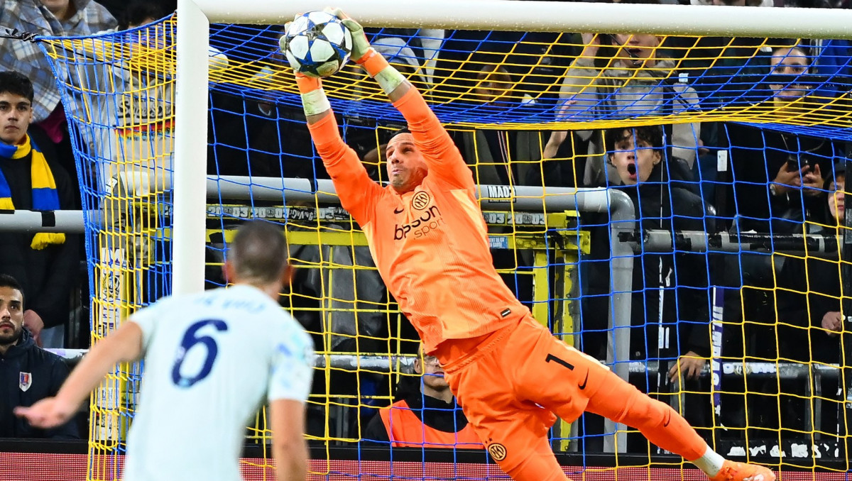 Громкие пощёчины и разгромы. Как сыграли соперники "Кайрата" в Лиге чемпионов