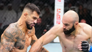 Александр Ракич против Азамата Мурзаканова Фото: UFC©