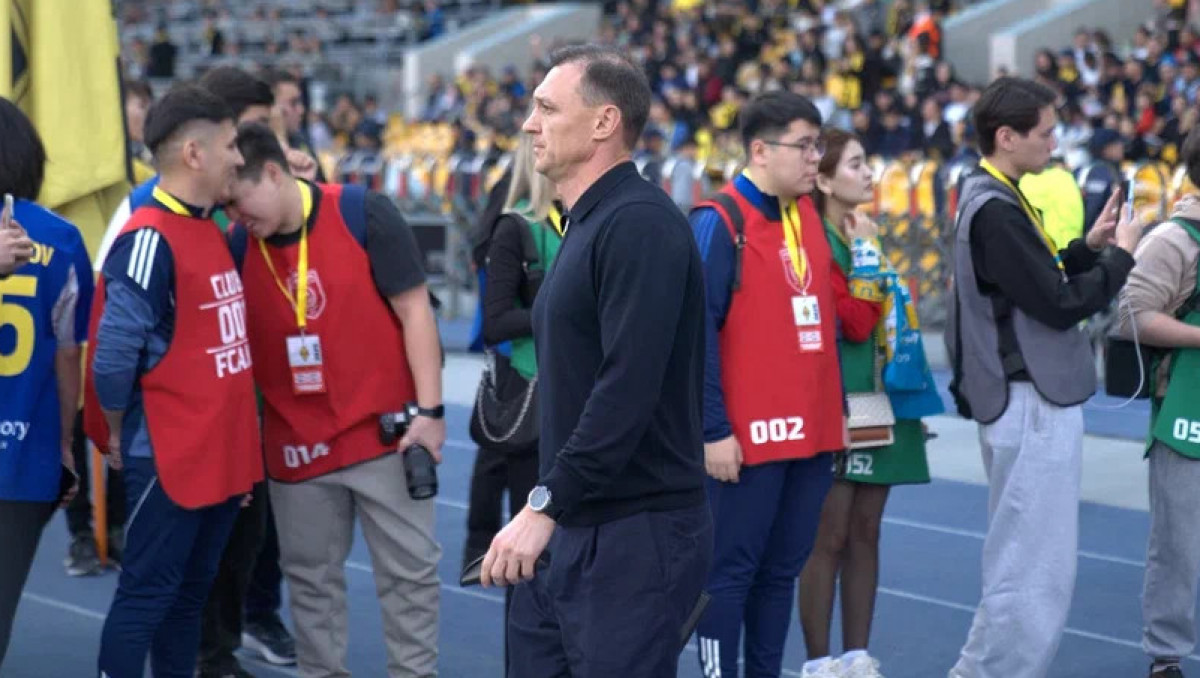 Уразбахтин ответил на вопрос о работе в сборной Казахстана после золота в КПЛ с "Кайратом"