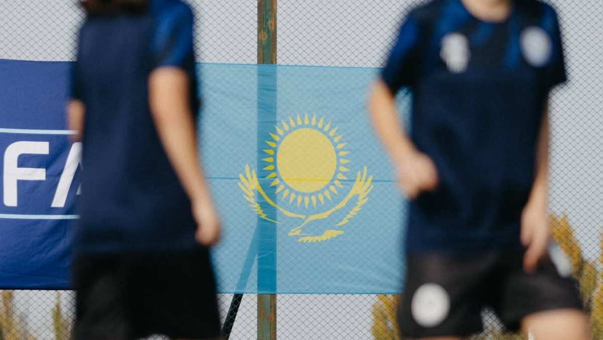 Сборная Казахстана вышла в лидеры отбора на Евро по футболу
