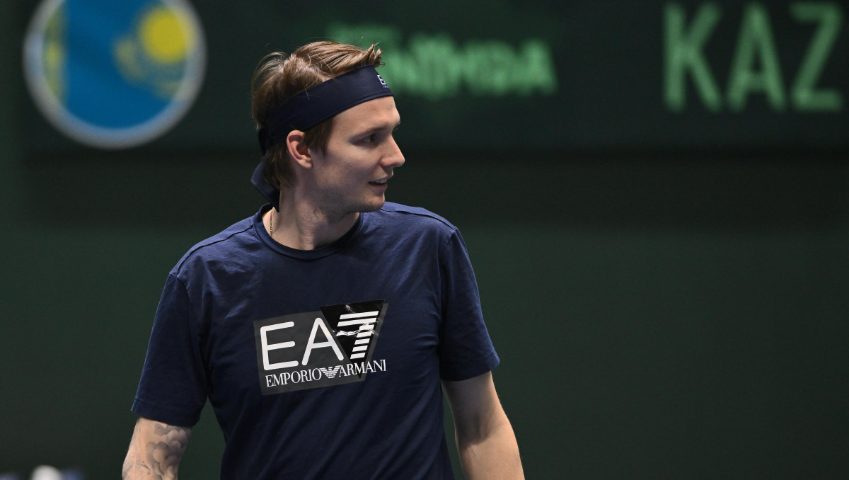 Александр Бублик обыграл чемпиона "Ролан Гаррос" на турнире за 6 миллионов