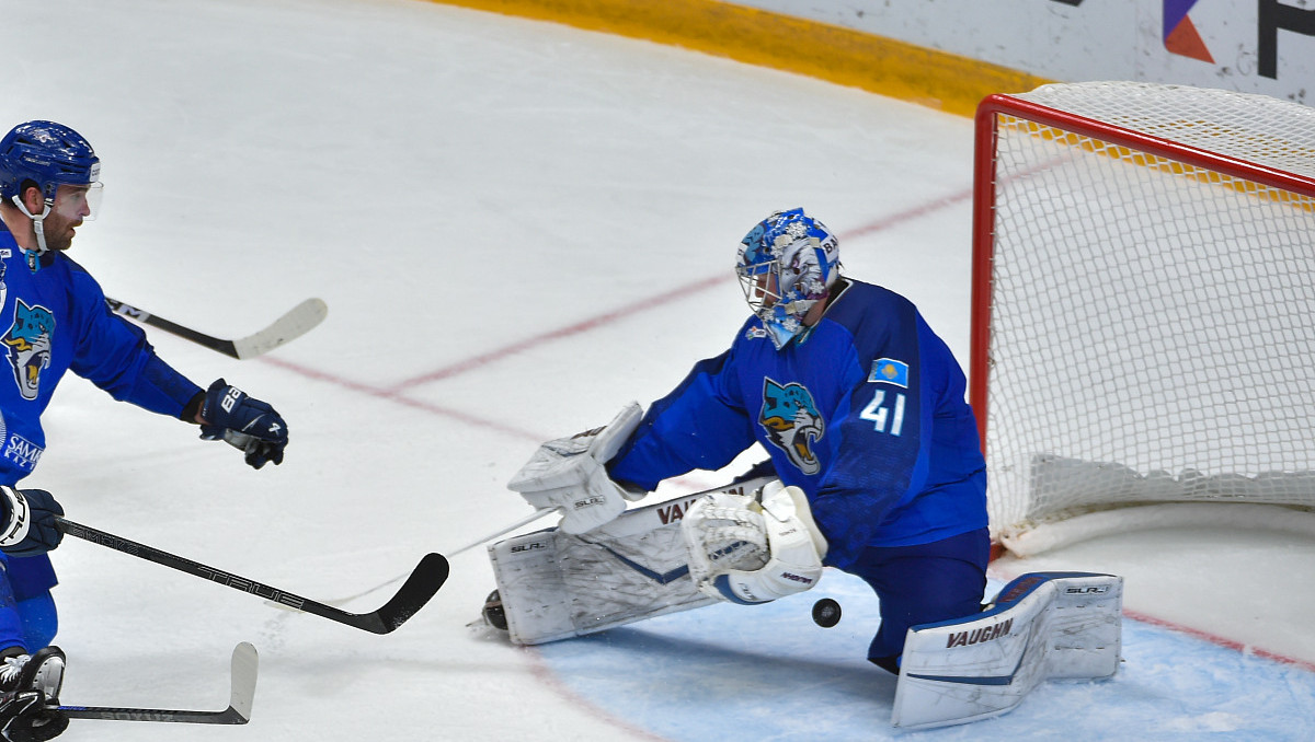 Шайбой на 1-й минуте обернулся матч "Барыса" в КХЛ