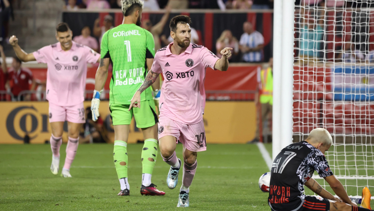 Месси определил величайшего футболиста в истории