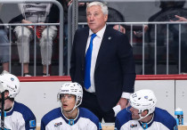 Михаил Кравец (по центру). ©ХК Барыс.